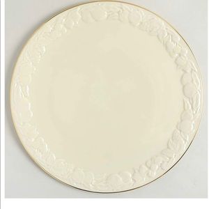 Cake Plate
Fruits of Life
by LENOX. Ivory color.